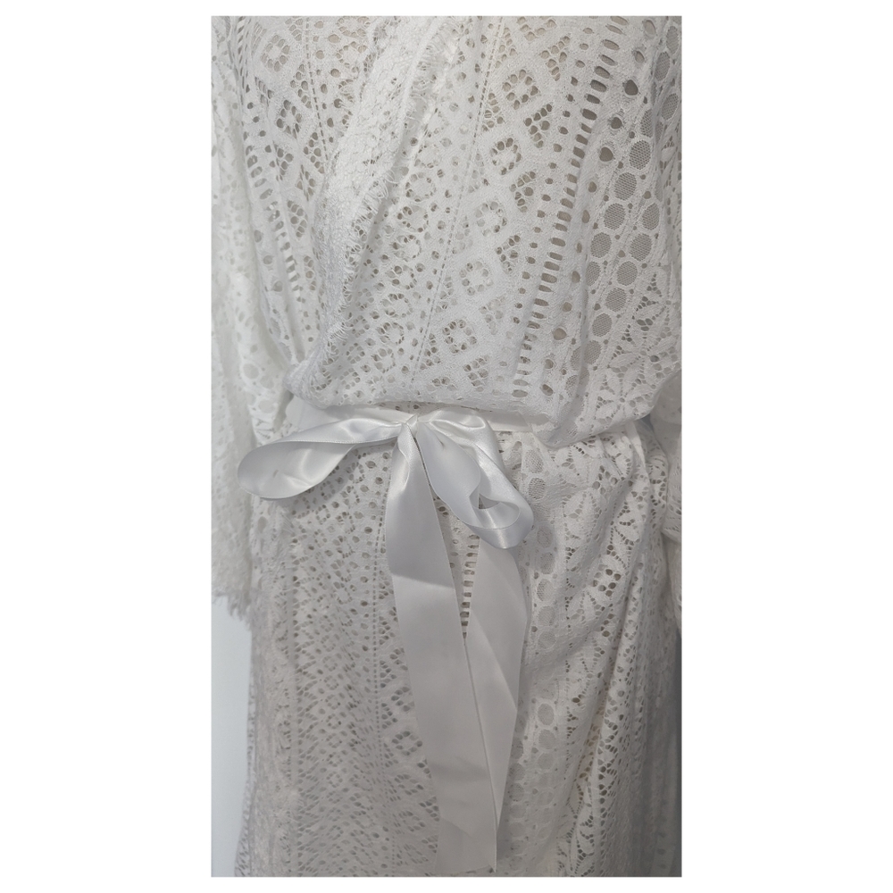 David's Bridal White Lace Robe - Picture 4 of 4